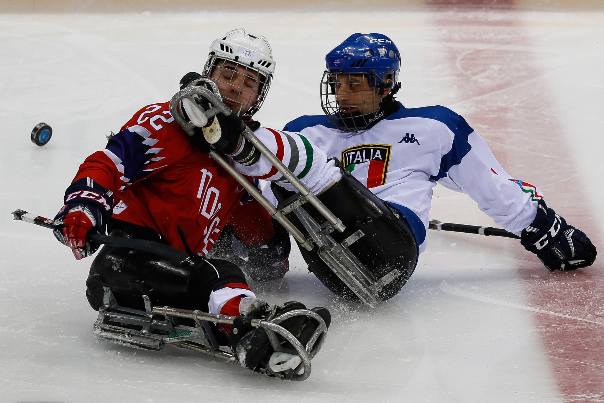 A Norwegian and Italian player collide in the first Para-ice hockey match of Pyeongchang 2018 ©Getty Images