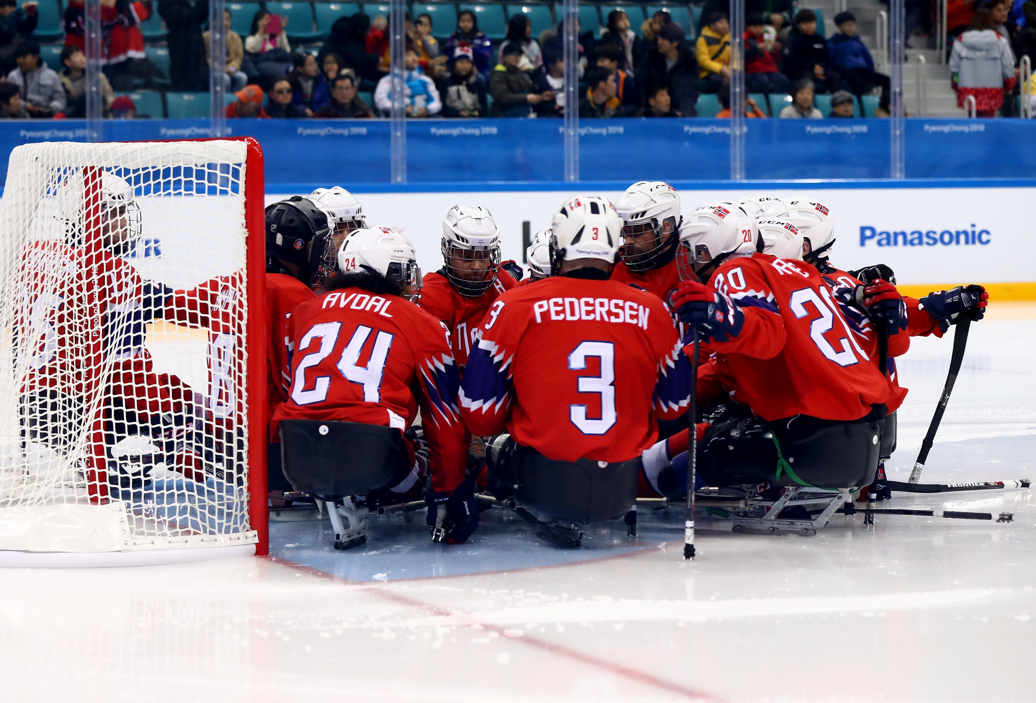 Norway hold a team huddle before taking on Italy at the Gangneung Hockey Centre ©Getty Images