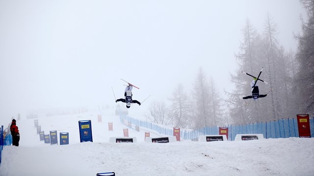 The men's mogul preliminary rounds took place at the FIS Freestyle World Cup in Airolo today - but then the fog closed in ©FIS