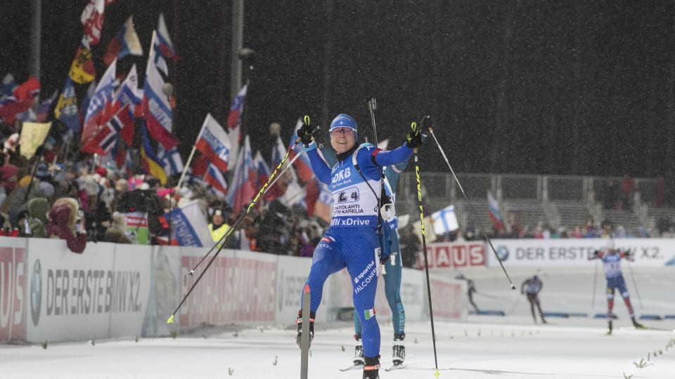 Lukas Hofer brings Italy home first in the mixed relay in the IBU World Cup event at Kontiolahti ©IBF