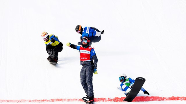 Visintin earns photo finish team win as rivals celebrates too soon in FIS Snowboard Cross World Cup at Moscow