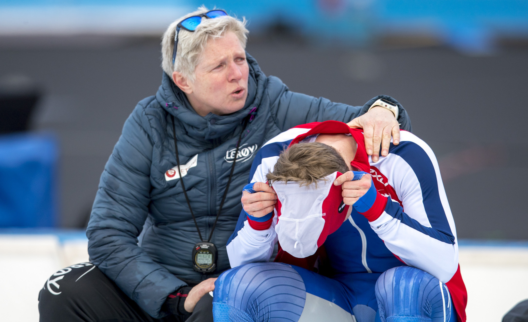 Sverre Lunde Pedersen is consoled after his fall had cost him the opportunity of becoming first Norwegian to win the World Allround Speed Skating champion for 24 years ©Getty Images