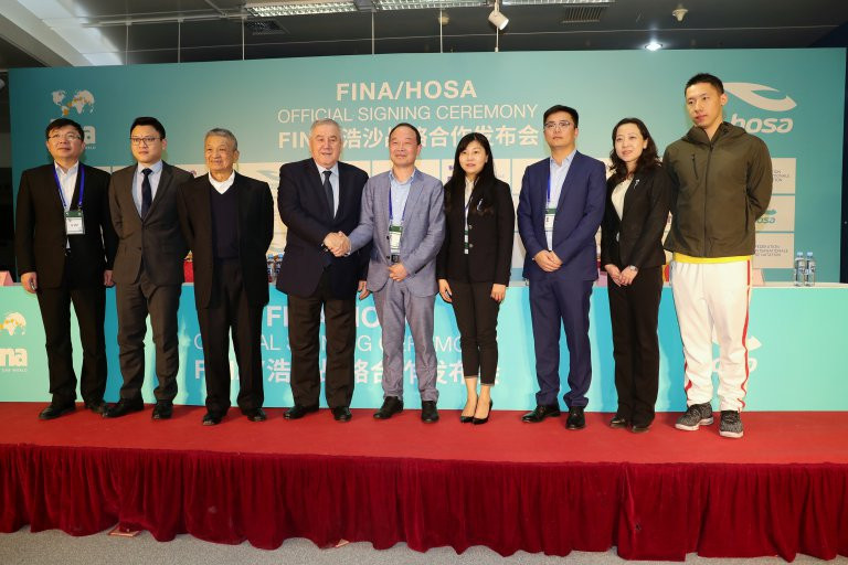 The extended agreement was signed at the FINA Diving World Series opener in Beijing ©FINA