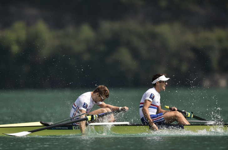 Britain's Joel Cassels (left) and Sam Scrimgeour celebrate winning the world title in the lightweight men's pair on Lake Aiguebelettte ©Getty Images