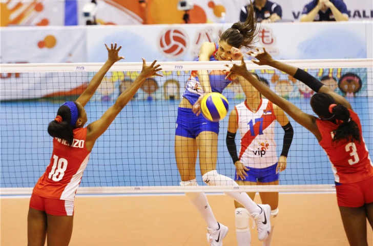 Serbia kept themselves firmly in contention with a straight-sets win against Cuba