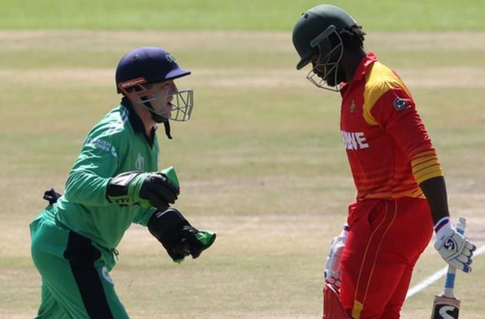 Ireland’s Niall O’Brien and Solomon Mire of Zimbabwe in action at today’s Cricket World Cup qualifier in Harare ©Getty Images