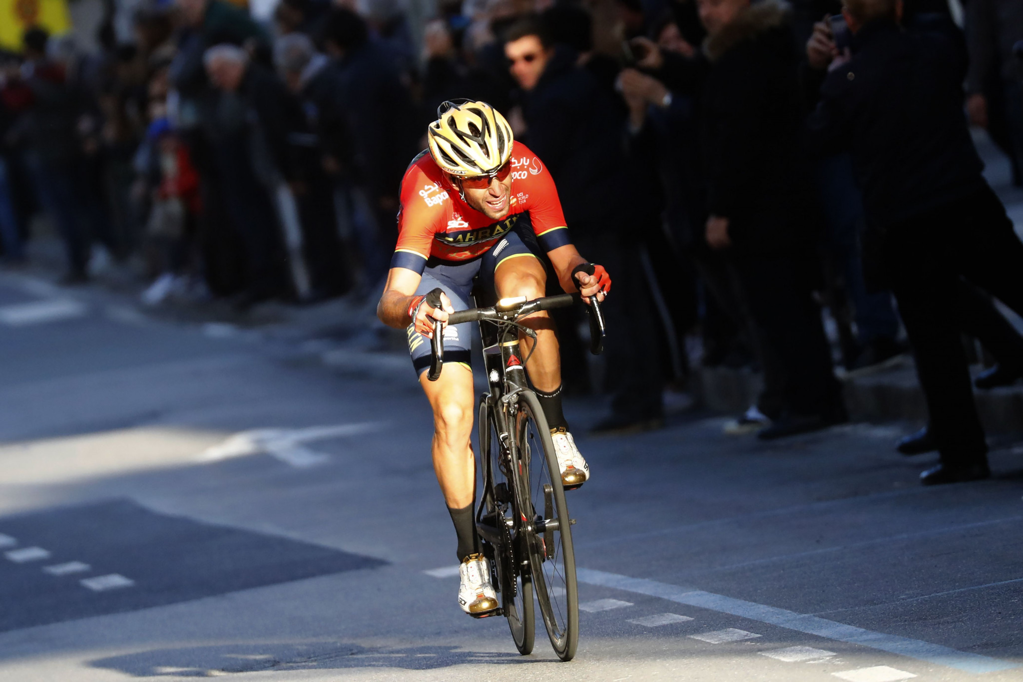 Vincenzo Nibali goes for broke on the Poggio climb before winning the Milan-San Remo ©Getty Images