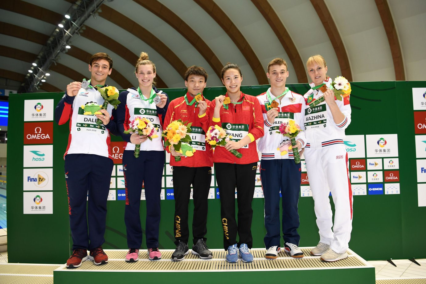 The medallists line up from the final event in the FINA Diving World Series at Fuji - the mixed 3m springboard ©FINA