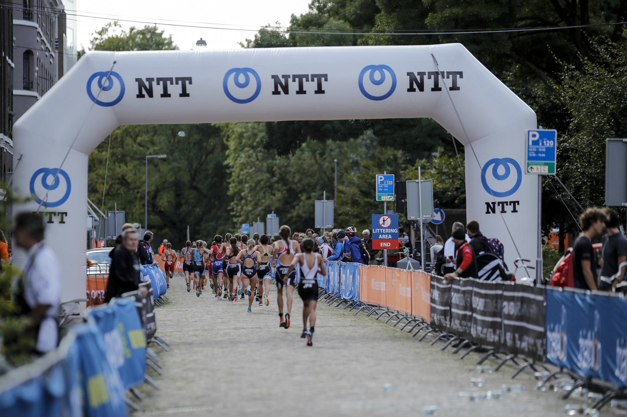 The NTT Group have renewed their partnership to become a global partner of the International Triathlon Union ©ITU