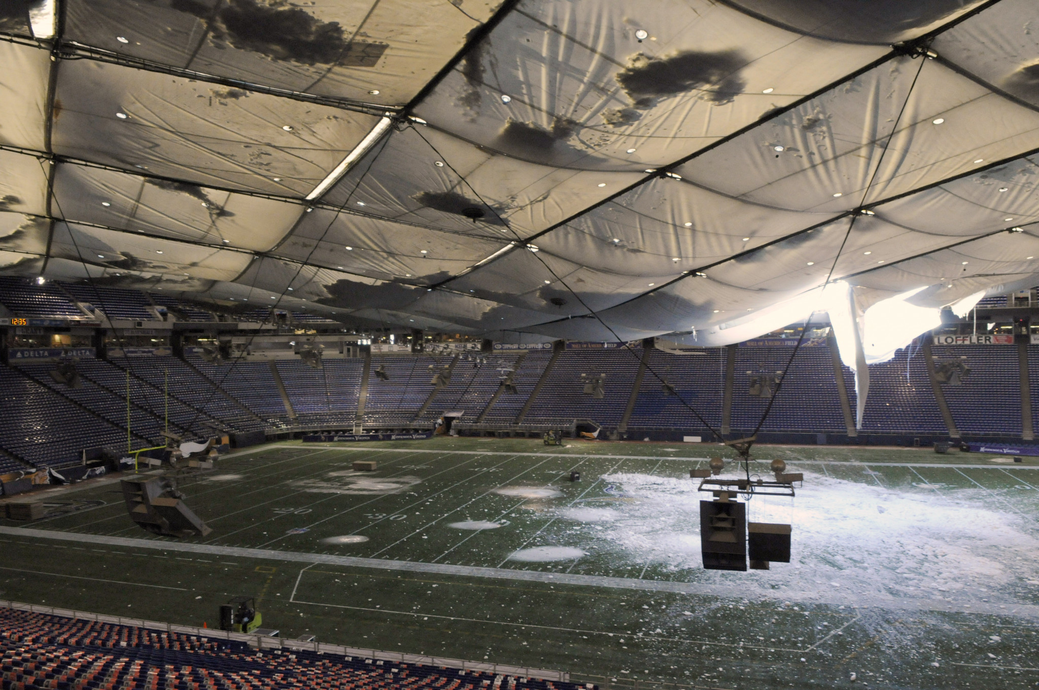 Heavy snow forced the Hubert H. Humphrey Metrodome roof to collapse in 2010 ©Getty Images