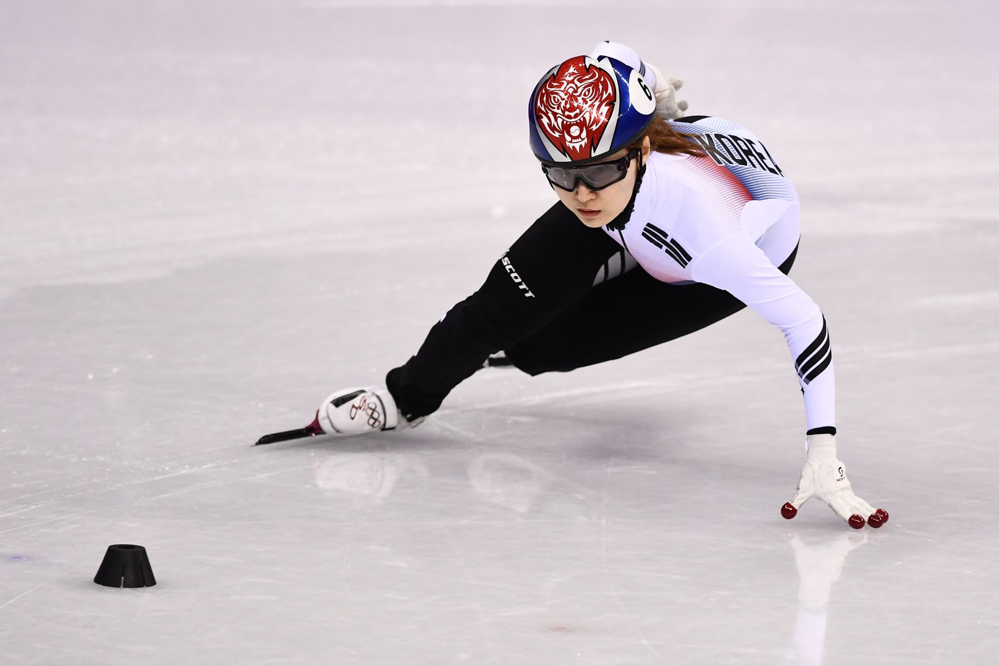 Choi makes it a hat-trick of gold medals as South Korea dominate final day of World Short Track Speed Skating Championships