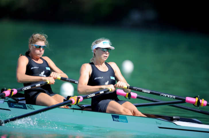 New Zealand's Zoe Stevenson (right) and Eve McFarlane defended their women's double sculls world title in a race where the British pairing of Katherine Grainger and Vicky Thonrley faded to last place ©Getty Images