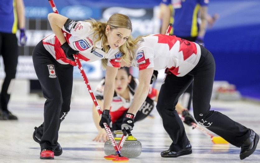 Canada took full advantage of a mistake from Sweden in the extra end to take gold ©WCF