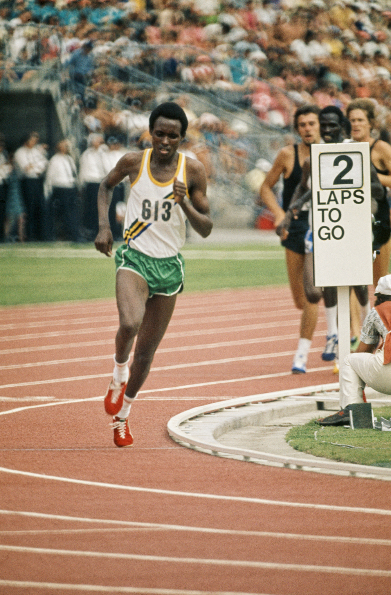 Filbert Bayi developed his unique style of running hard from the front after being jostled during the 1972 Olympic Games in Munich and it paid off when he set a world record for the 1,500m at Christchurch 1974 ©Getty Images