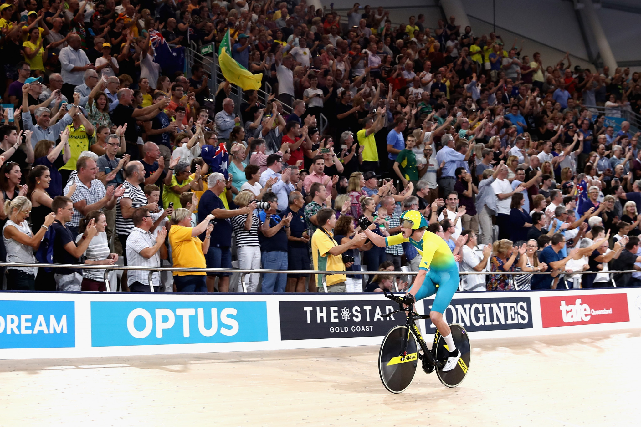 Men's team pursuit world record falls as Australians star on opening night of Gold Coast 2018 track cycling action