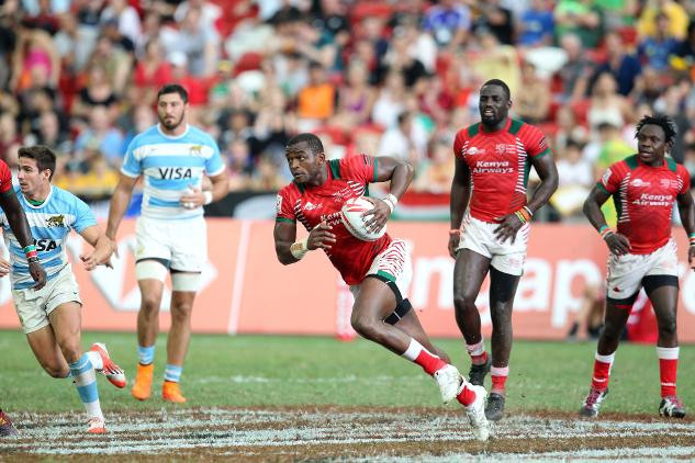 Kenya's Willy Ambaka, pictured playing against Argentina, scored his 100th try in the World Rugby Sevens Series in a 33-10 win over Canada ©World Rugby