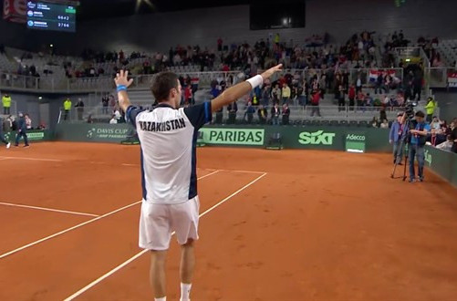 Kazakhstan's world number 92 Mikhail Kukushkin celebrates the win that brought his team level to 1-1 overnight with Croatia in their Davis Cup World Group quarter-final ©ITF