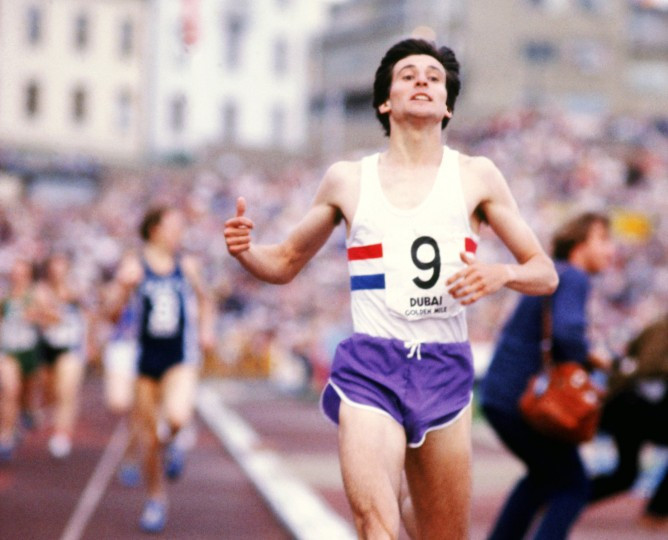 Sebastian Coe, pictured racing over the mile distance, is considering a revival of the distance at the Commonwealth Games ©Getty Images