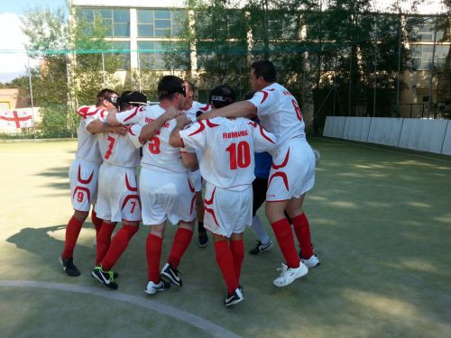 Romania celebrate victory at the 2016 IBSA Blind Football Euro Challenge Cup in Thessaloniki, Greece ©IBSF