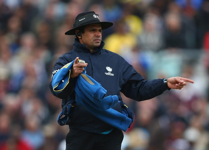 Pakistan's Aleem Dar has become the first cricket umpire to officiate in 350 international matches ©Getty Images