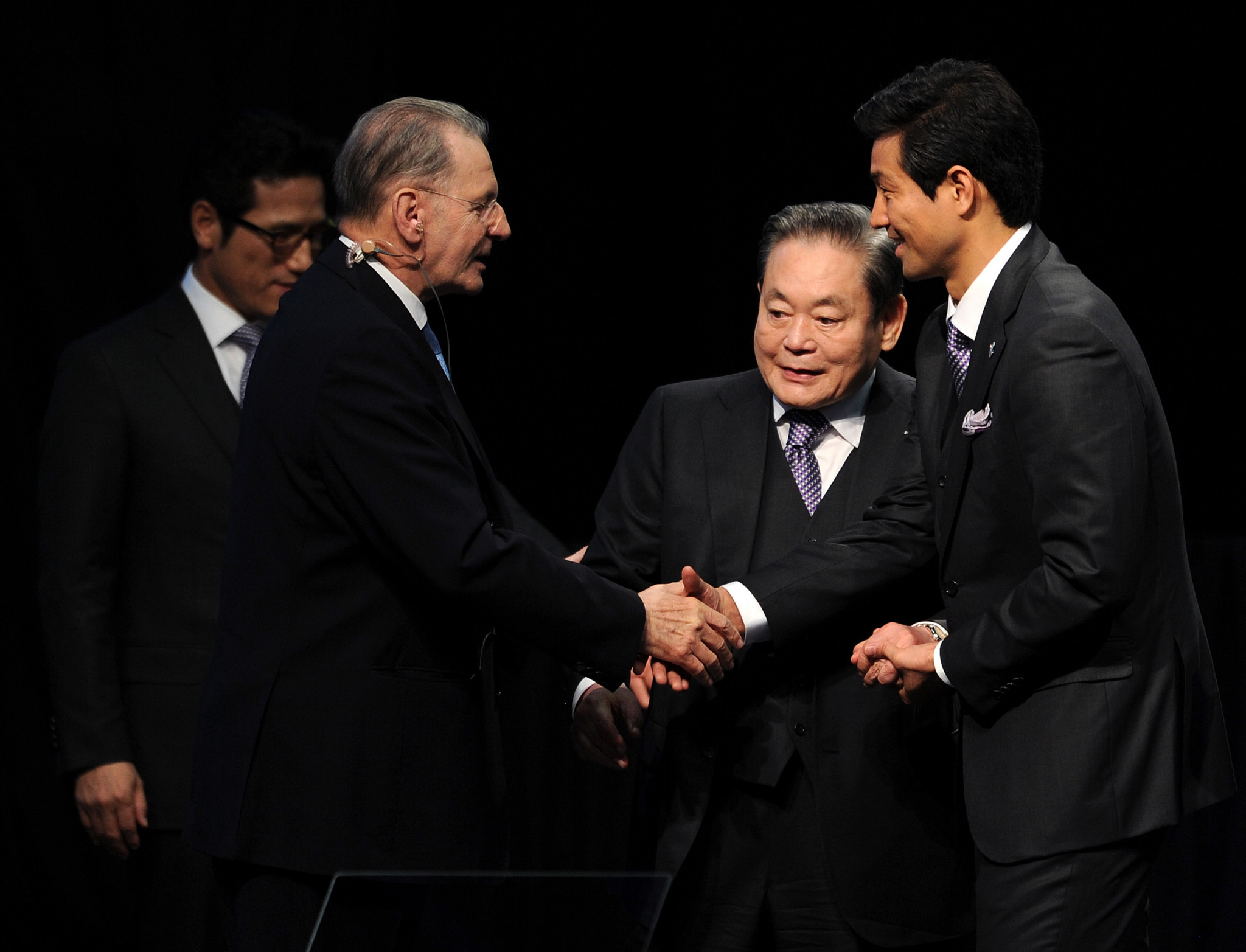Kun-Hee Lee, centre, pictured with former IOC President Jacques Rogge after Pyeongchang were awarded the 2018 Winter Olympics ©Getty Images