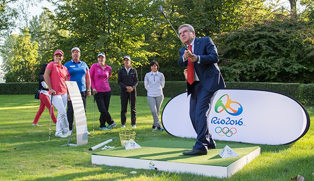 Thomas Bach enjoys a game of golf at the IOC's HQ ©IOC