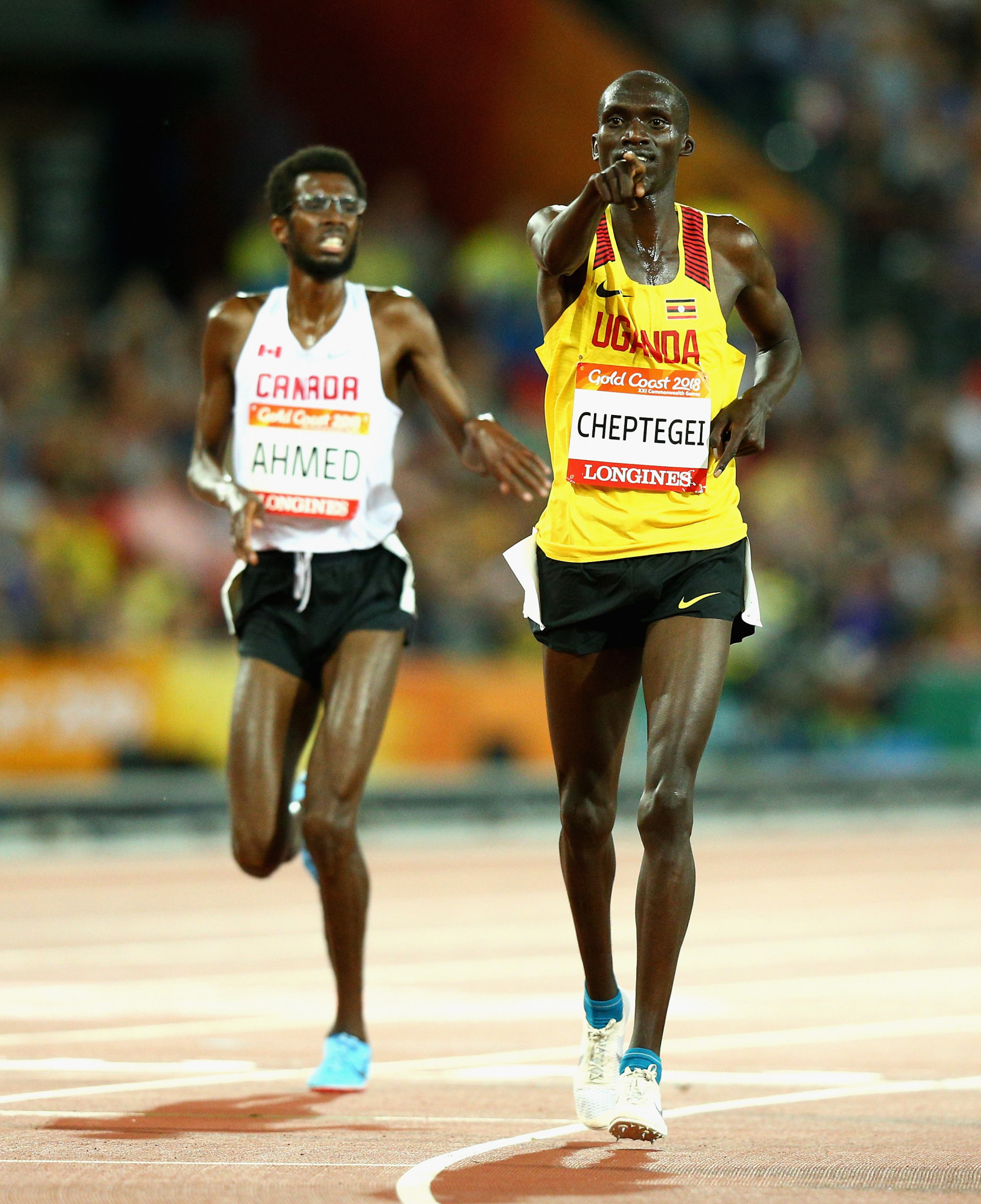 Joshua Cheptegei of Uganda outsprinted Mohammed Ahmed of Canada ©Getty Images