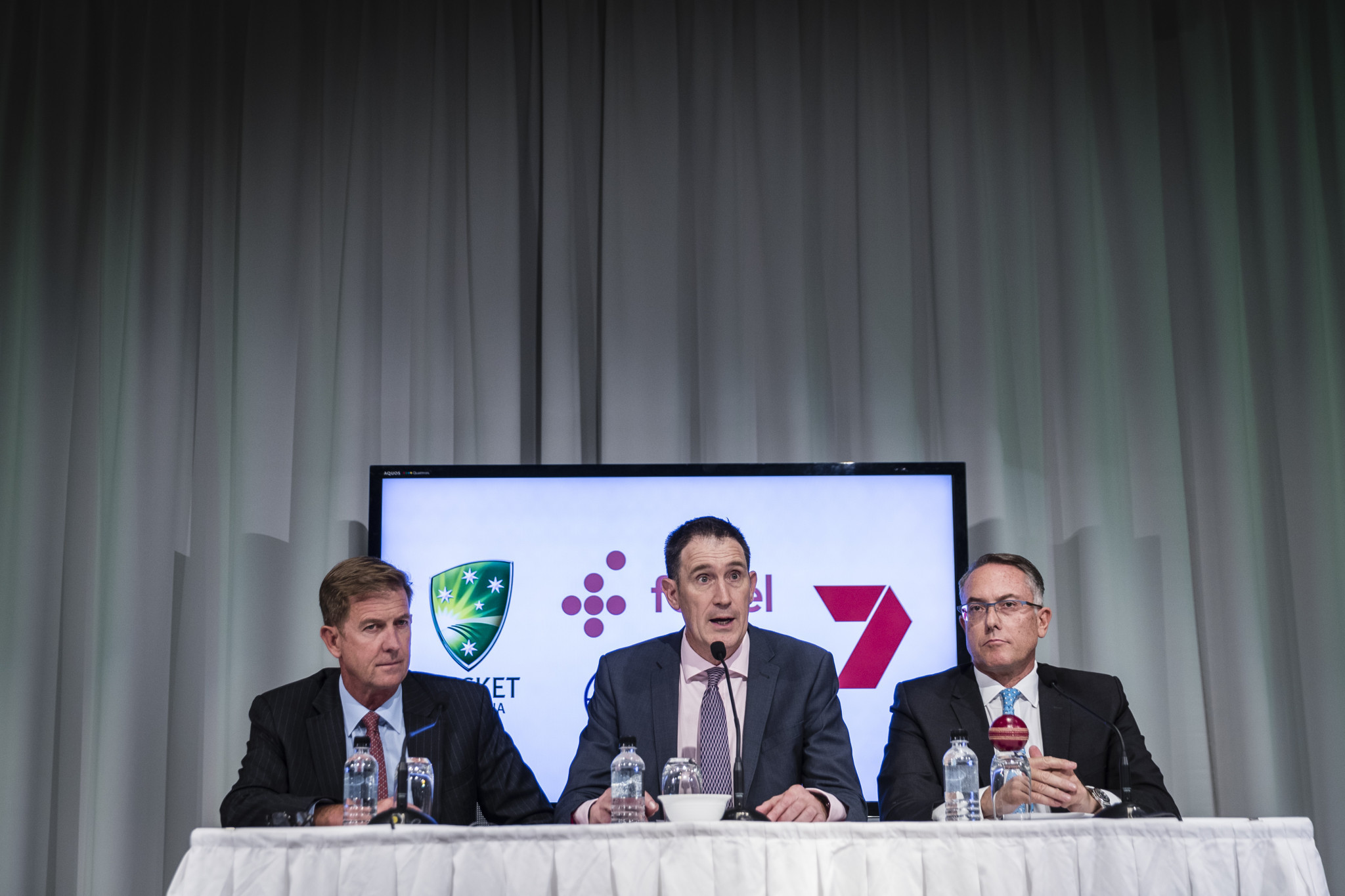 Cricket Australia chief executive James Sutherland, centre, claimed there were no issues with the new deal they have signed with Fox Sports and Seven West Media 
©Getty Images