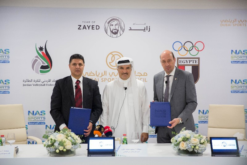 Egyptian Olympic Committee secretary general Sharif Ahmed Al Arian, right, signed the agreement ©Dubai Sports Council