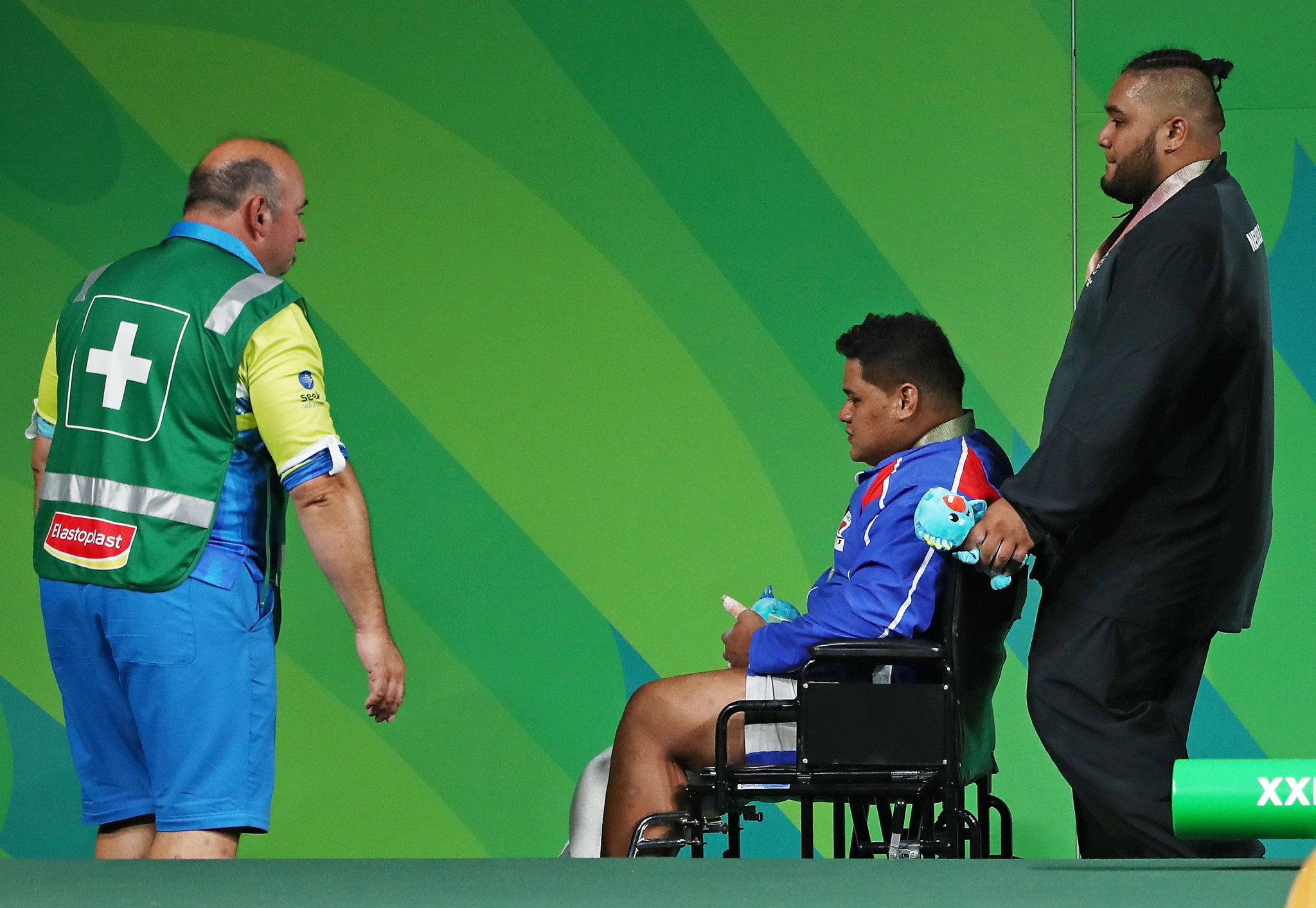David Liti was given the award for his sportsmanship towards injured Samoan rival Lautiti Lui at Gold Coast 2018 ©Getty Images