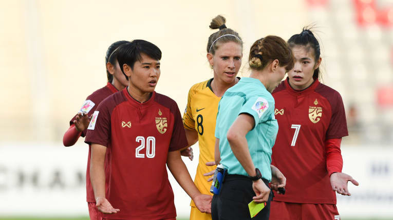 Thailand's Wilaiporn Boothduang is sent off in the 87th minute of the Women's Asian Cup semi-final with Australia - and the scales of the match tip in the latter's favour as they scraped through to the final after a pentalty shoot-out ©AFC
