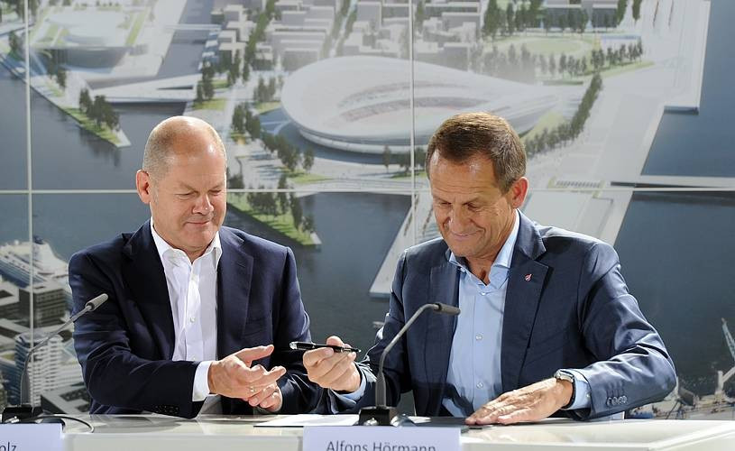 Hamburg Mayor officially launches 2024 Olympic and Paralympic bid by signing application letter