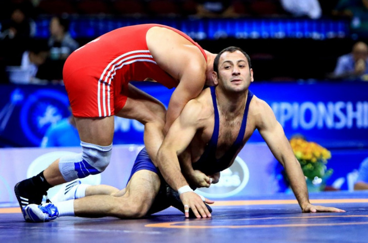Ukraine's Armen Vardanyan lost out to Azerbaijan's Rasul Chunayev in the 71kg showdown ©Martin Gabor/UWW