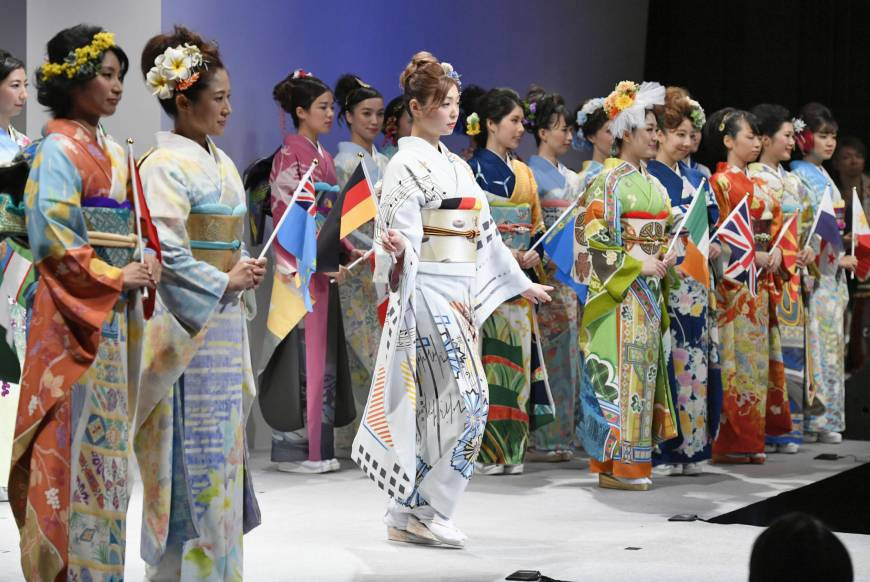 World kimono project for Tokyo 2020 unveils first garment