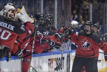 Canada overcame defending champions the United States in a 10-goal thriller ©IIHF