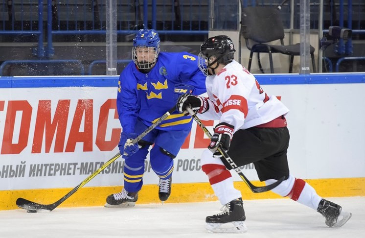 Sweden began their campaign with a win as they beat Switzerland ©IIHF
