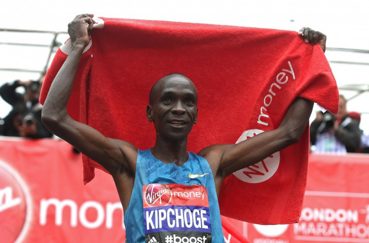Kenya's Eliud Kipchoge won a fascinating men's London Marathon ahead of compatriot Wilson Kipsang