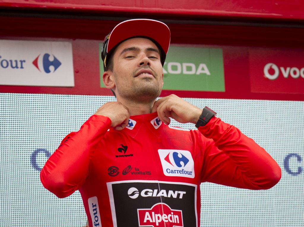 Tom Dumoulin regains red jersey at Vuelta a España after dominating individual time trial