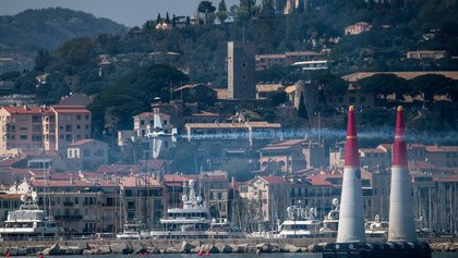 Goulian wins thrilling qualifier for Red Bull Air Race World Championship at Cannes