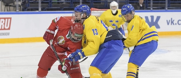 Sweden beat Belarus in the other match to take place today ©IIHF