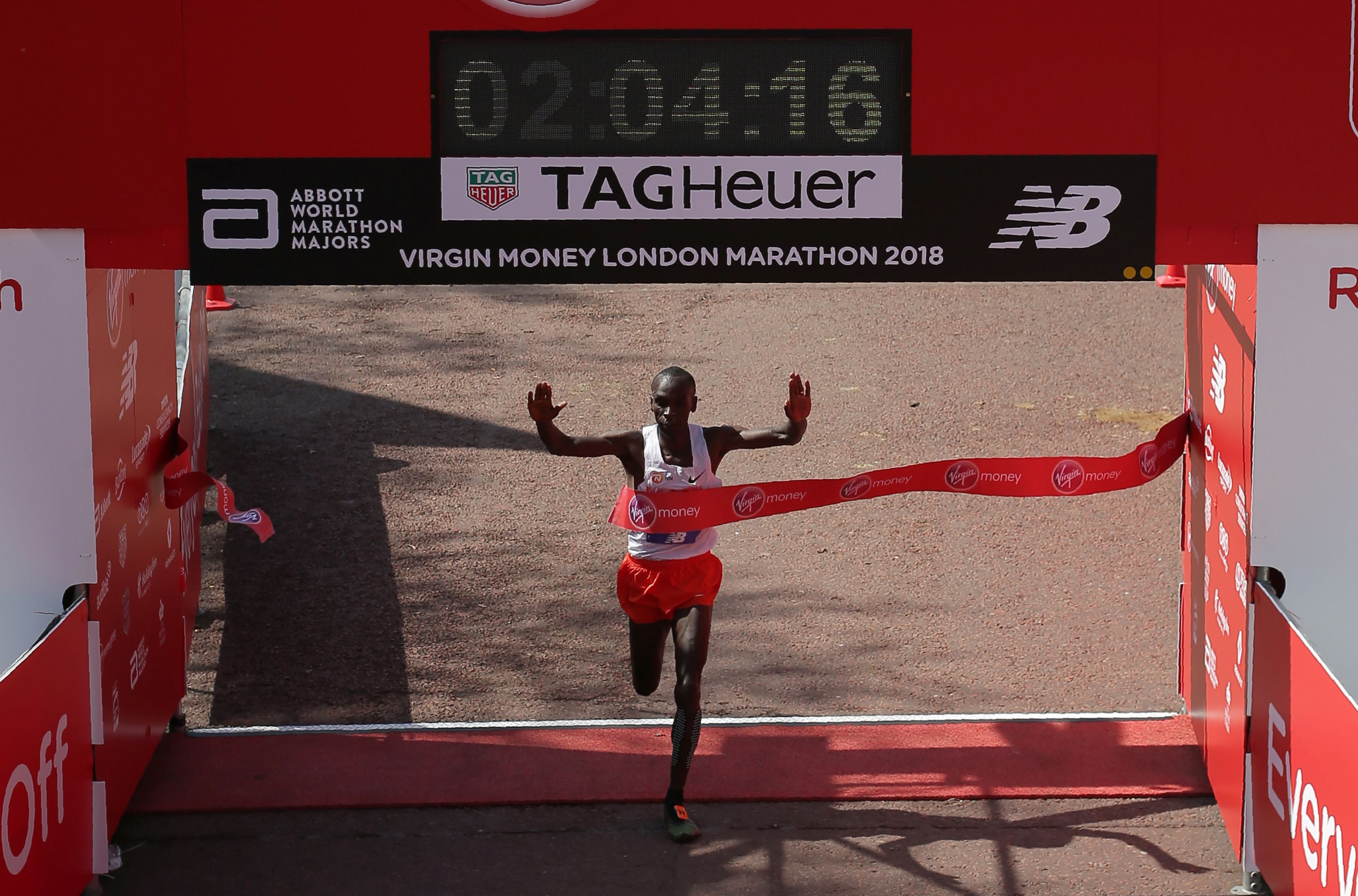 Kenya's Eliud Kipchoge produced another commanding performance to win the men's race ©Getty Images