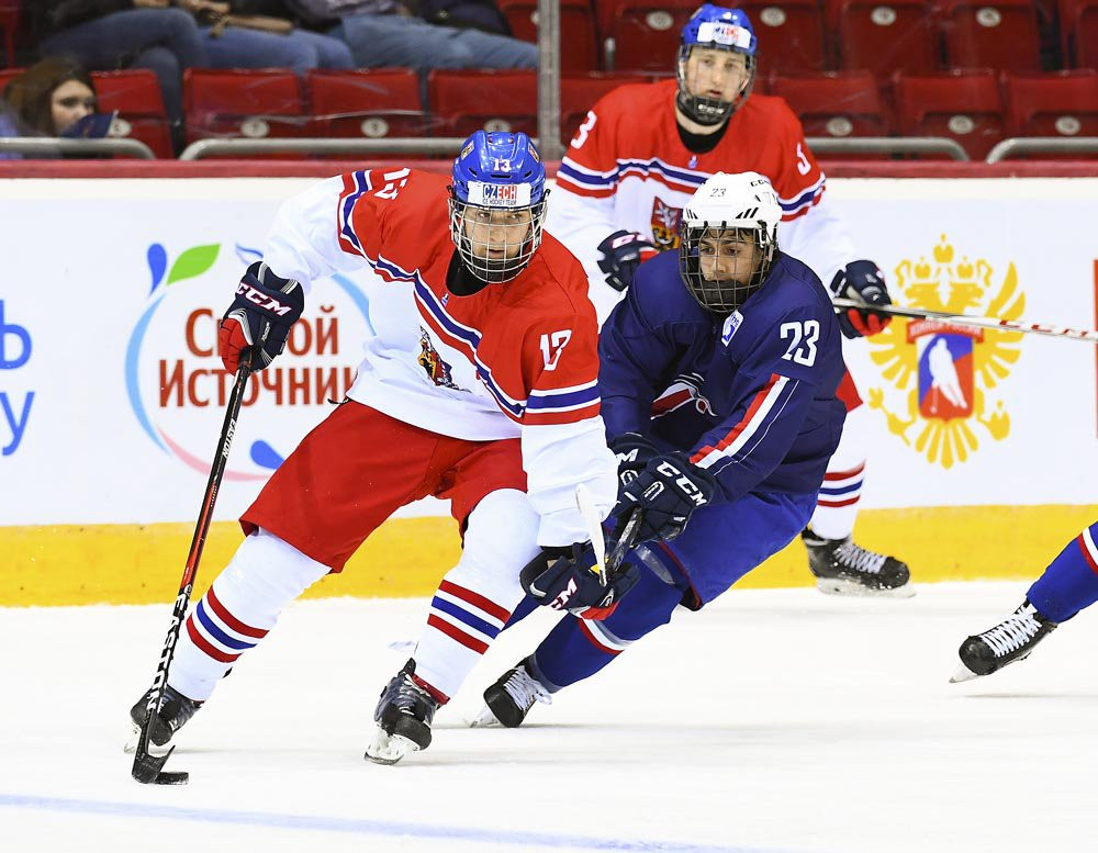 The Czech Republic made it through to the last eight of the IIHF World U18 Championship with a win against France ©IIHF