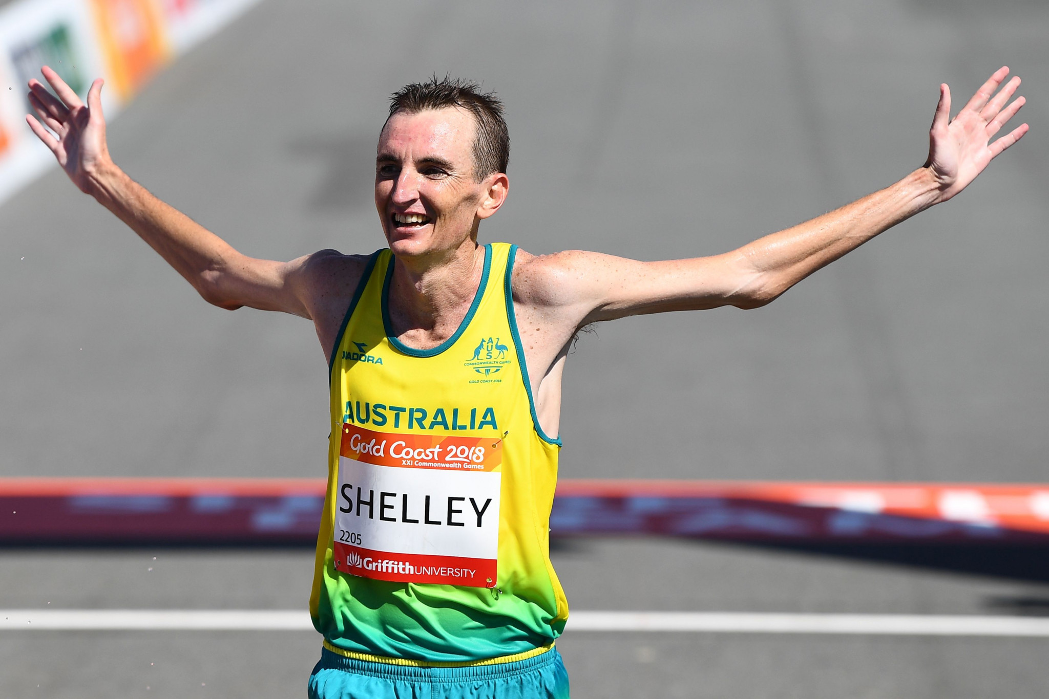  Shelley distressed by online abuse for not stopping to help stricken Hawkins in Gold Coast 2018 marathon