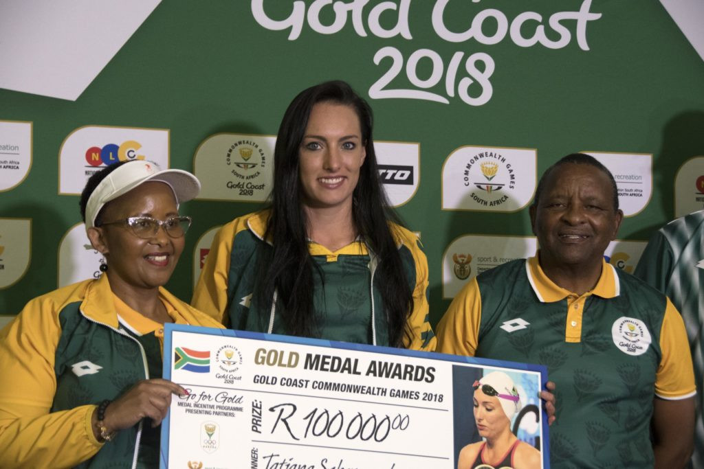 Double swimming gold medallist Tatjana Schoenmaker, centre, with Sports Minister Tokozile Xasa, left, and SASCOC President Gideon Sam, right ©Wessel Oosthuizen/Gallo Images