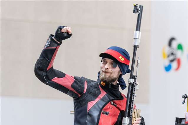 Sergey Kamenskiy claimed gold in today's men's 50m rifle 3 positions competition ©ISSF