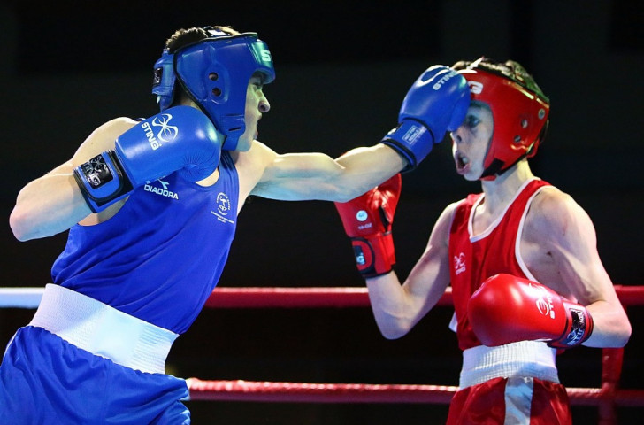 Stephen McKenna of Northern Ireland (red) emerged from a tight contest with Tyler Blizzard of Australia with gold ©Getty Images