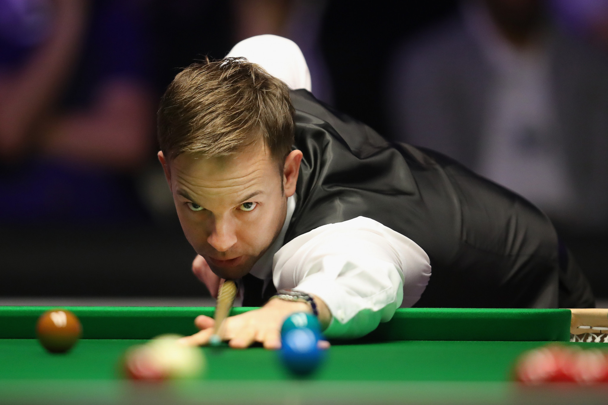 Ali Carter upset the odds to beat five-time champion Ronnie O’Sullivan and earn a place in the quarter-finals of the World Snooker Championships in Sheffield ©Getty Images