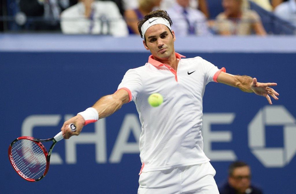 Roger Federer cruises into semi-finals at US Open to book all Swiss clash
