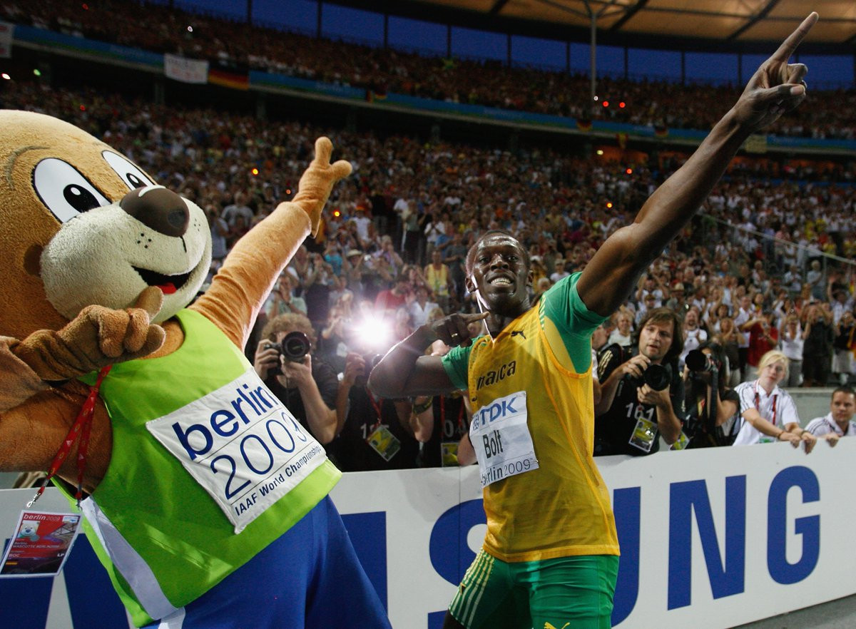 It was sometimes hard to tell who was the bigger star at the 2009 World Championships - Usain Bolt or Berlino ©Twitter