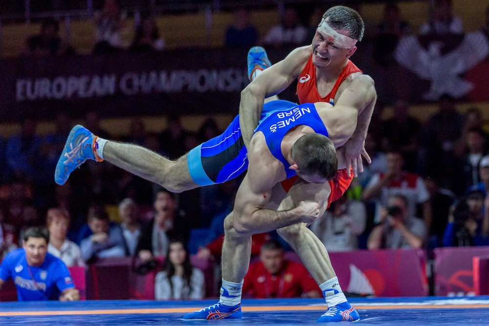  Vlasov wins gold medal on mixed night for host country Russia at European Wrestling Championships 